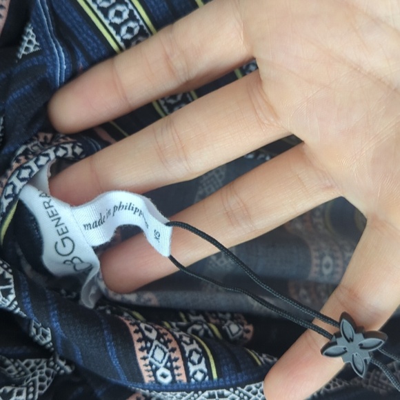 BCBGeneration multicolor bodysuit size XS V-neckline‎ Sleeveless New - Picture 3 of 5